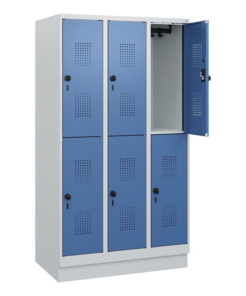 C+P Doppelstöckiger Spind Evolo PLUS, Sockel, 6 Fächer, 1630x900x500mm, 7035/502, Drehriegel, 0493205-30 S10008