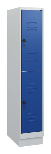 C+P Doppelstöckiger Spind Classic PLUS, Sockel, 1630x300x500mm, 7035/5010, Drehriegel, 0803205-10 S10003