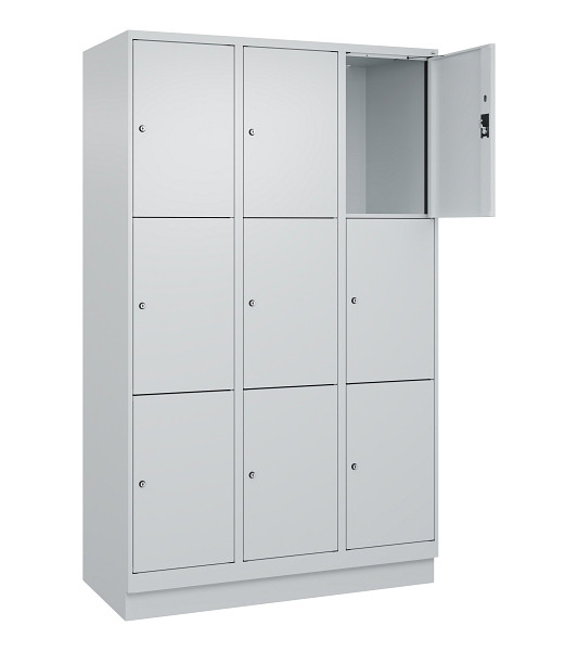 C+P Schließfachschrank Evolo PLUS, mit Sockel, 9 Fächer, 1950x1200x500mm, 7035/7, Frontfarbe RAL 7035 Lichtgrau, 049020-323 S10013