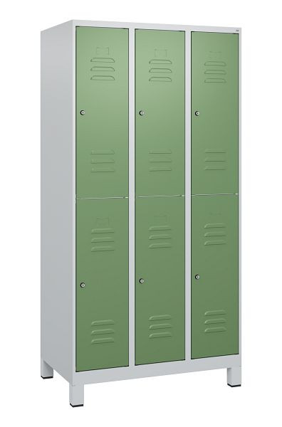 C+P Doppelstöckiger Spind Classic PLUS, Füße, 3 Abteile, 1800x900x500mm, 7035/6011, Zylinderschlösser, 0803107-30 S10021