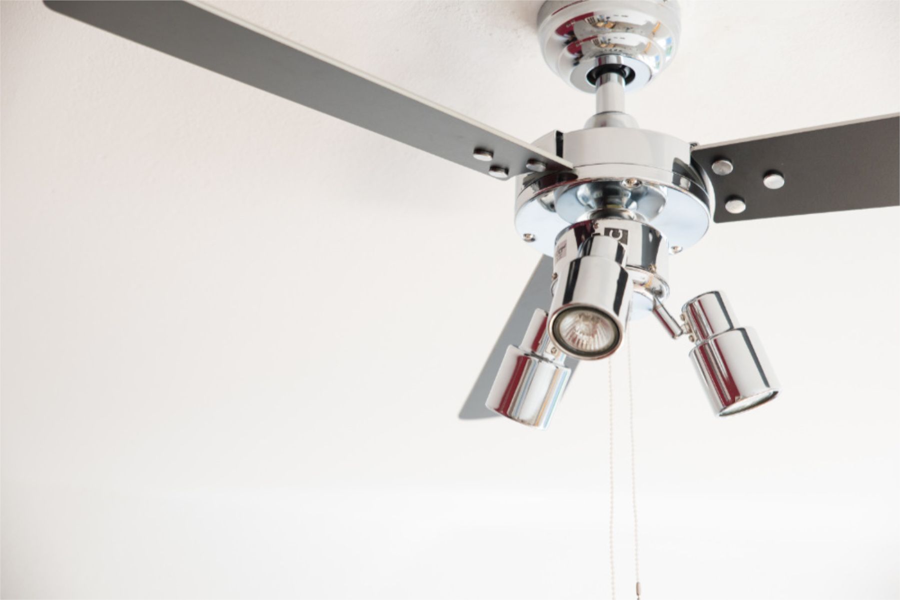 Ventilateur De Plafond Cyrus 107cm Sans éclairage - Finition Chrome Brillant, Pales Réversibles Noir/argent, 3 Vitesses - 6