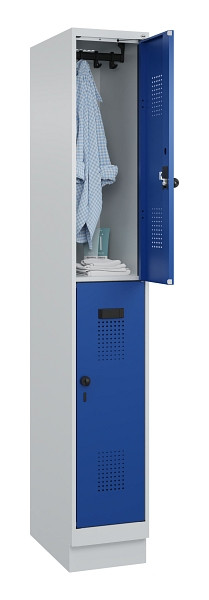 C+P Doppelstöckiger Spind Evolo PLUS, mit Sockel, 2 Fächer, 1950x300x500mm, 7035, Frontfarbe RAL 5010 Enzianblau, Drehriegel, 049320-10 S10006