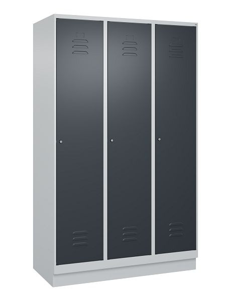 C+P Umkleidespind Classic PLUS, Sockel, 3 Abteile, 1950x1200x500mm, 7035/7016, Zylinderschlösser, 080020-32 S10023