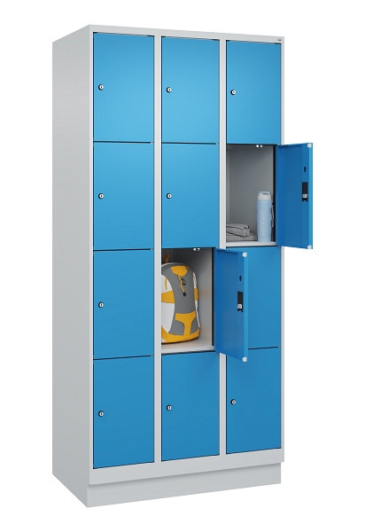 C+P Schließfachschrank Evolo PLUS, mit Sockel, 12 Fächer, 1950x900x500mm, 7035/5, Frontfarbe RAL 5012 Lichtblau, 049020-304 S10007