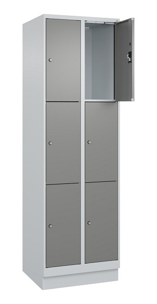 C+P Schließfachschrank Evolo PLUS, mit Sockel, 6 Fächer, 1950x600x500mm, 7035/00, Frontfarbe 0005000 RDS Stahlgrau, 049020-203 S10014