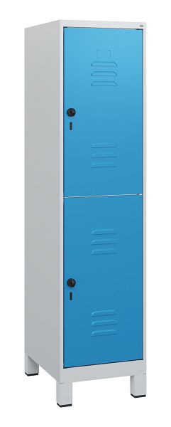 C+P Doppelstöckiger Spind Classic PLUS, Füße, 1630x400x500mm, 7035/5012, Drehriegel, 0803105-12 S10004