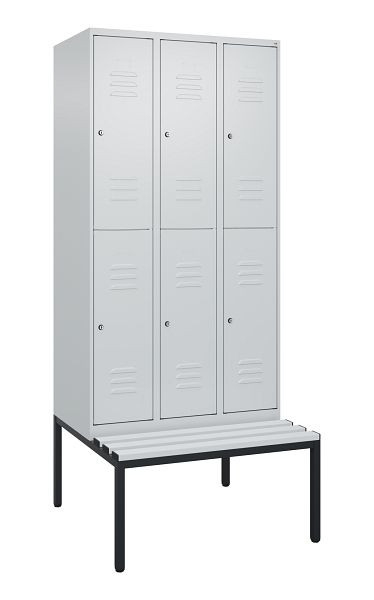 C+P Doppelstöckiger Spind Classic PLUS, 3 Abteile, 2120x900x815mm, 7035/7035, Zylinderschlösser, mit untergebauter Sitzbank, 0803507-30 S10024