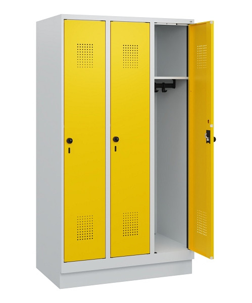 C+P Spind Evolo PLUS, Sockel, 3 Abteile, 1630x900x500mm, 7035/1023, Drehriegel, 0490205-30 S10001