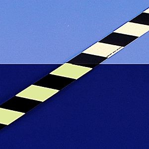 Moedel Markierungsstreifen linksweisend, Alu, langnachleuchtend/schwarz, 160-mcd, 30x1000mm, 55039