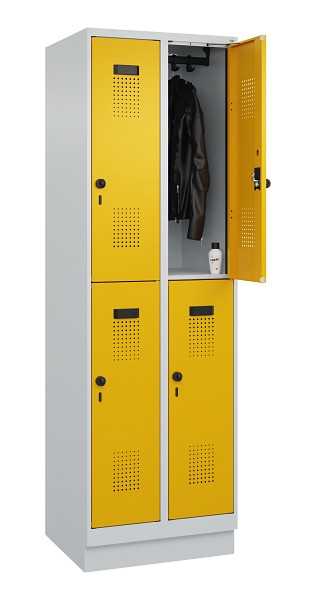 C+P Doppelstöckiger Spind Evolo PLUS, mit Sockel, 4 Fächer, 1950x600x500mm, 7035, Frontfarbe RAL 1004 Goldgelb, Drehriegel, 049320-20 S10000