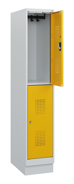 C+P Doppelstöckiger Spind Evolo PLUS, Sockel, 2 Fächer, 1630x300x500mm, 7035/100, Zylinderschloss, 0493205-10 S10019