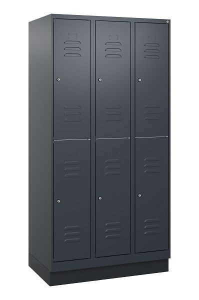 C+P Doppelstöckiger Spind Classic PLUS, Sockel, 3 Abteile, 1800x900x500mm, 7016/7016, Zylinderschlösser, 0803207-30 S10027