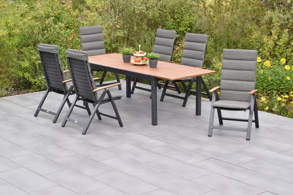 Merxx Astros Set 13-teilig, 6 Astros Klappsessel, Armlehnen mit Akazienholz, 6 Kissen, grau, 1 Ausziehtisch, 180 (250) x 100 cm, 50799-800