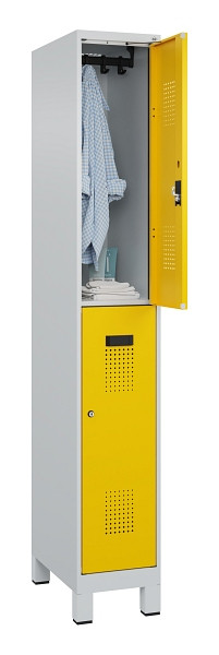 C+P Doppelstöckiger Spind Evolo PLUS, mit Füßen, 2 Fächer, 1950x300x500mm, 7035, Frontfarbe RAL 1023 Verkehrsgelb, Zylinderschloss, 049310-10 S10028