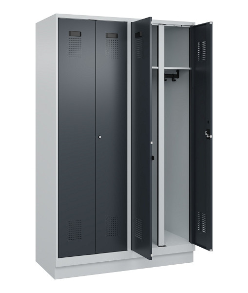 C+P Schwarz-Weiß-Spind Evolo PLUS, mit Sockel, 4 Abteile, 1950x1200x500mm, 7035/7016 Anthrazitgrau, Abteilbreite 300 mm, Schlüssel 2, 049022-40 S10039
