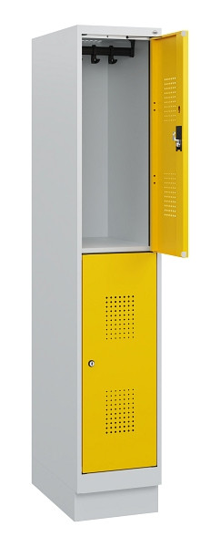 C+P Doppelstöckiger Spind Evolo PLUS, Sockel, 2 Fächer, 1630x300x500mm, 7035/102, Zylinderschloss, 0493205-10 S10020