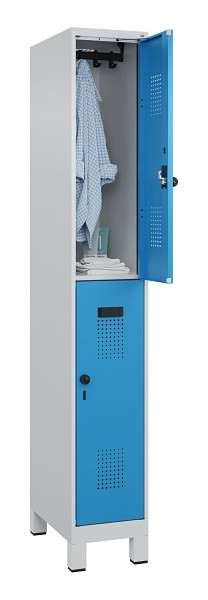 C+P Doppelstöckiger Spind Evolo PLUS, mit Füßen, 2 Fächer, 1950x300x500mm, 7035, Frontfarbe RAL 5012 Lichtblau, Drehriegel, 049310-10 S10007
