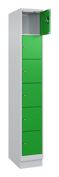 C+P Schließfachschrank Evolo PLUS, mit Sockel, 6 Fächer, 1950x300x500mm, 7035/60, Frontfarbe RAL 6037 Reingrün, 049020-106 S10011