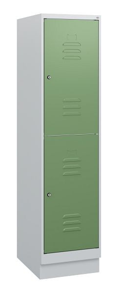 C+P Doppelstöckiger Spind Classic PLUS, Sockel, 1630x400x500mm, 7035/6011, Zylinderschlösser, 0803205-12 S10036