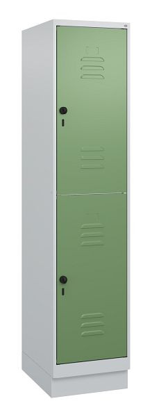 C+P Doppelstöckiger Spind Classic PLUS, Sockel, 1800x400x500mm, 7035/6011, Drehriegel, 0803207-12 S10006