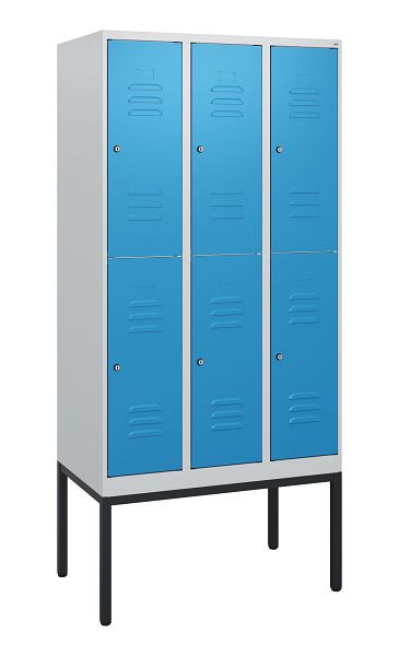 C+P Doppelstöckiger Spind Classic PLUS, Gestell, 3 Abteile, 1950x900x500mm, 7035/5012, Zylinderschlösser, 0803305-30 S10034