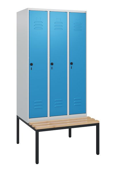 C+P Umkleidespind Classic PLUS, mit untergebauter Sitzbank, 3 Abteile, 1950x900x815mm, 7035/5012, Drehriegel, Buche-Sitzleisten, 0800505-30 S10004