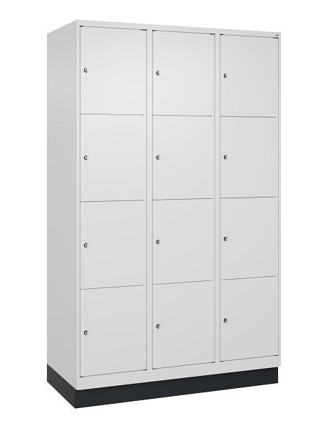 C+P Schließfachschrank Classic PLUS, Sockel, 3 Abteile mit je 4 Fächern, 1950x1200x500mm, 9016/9016, 080020-324 S10017