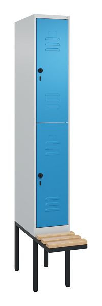 C+P Doppelstöckiger Spind Classic PLUS, 2120x300x815mm, 7035/5012, Drehriegel, Sitzleisten aus Buche, schwebende Sitzfläche, 0803407-10 S10004