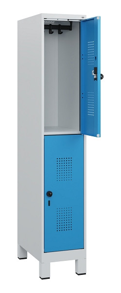 C+P Doppelstöckiger Spind Evolo PLUS, Füße, 2 Fächer, 1630x300x500mm, 7035/5012, Drehriegel, 0493105-10 S10007