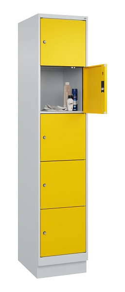 C+P Schließfachschrank Evolo PLUS, mit Sockel, 5 Fächer, 1950x400x500mm, 7035/10, Frontfarbe RAL 1023 Verkehrsgelb, 049020-125 S10001