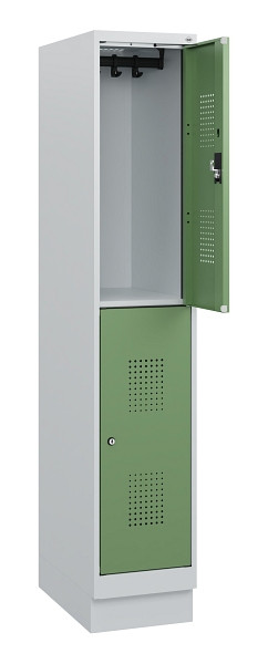 C+P Doppelstöckiger Spind Evolo PLUS, Sockel, 2 Fächer, 1630x300x500mm, 7035/601, Zylinderschloss, 0493205-10 S10037