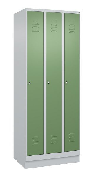 C+P Umkleidespind Classic PLUS, Sockel, 3 Abteile, 1950x750x500mm, 7035/6011, Zylinderschlösser, 080020-39 S10021