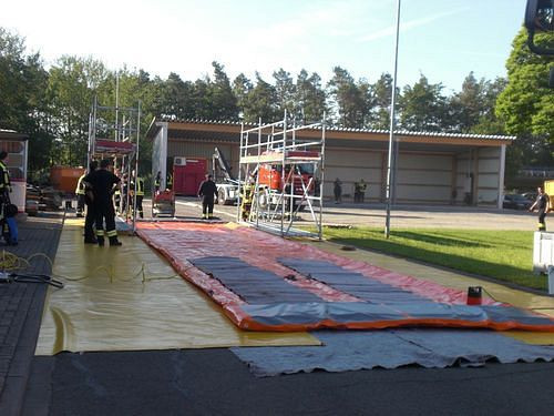 DENIOS Mobile Desinfektionswanne SOLID im Komplett-Set, mit Schaumstoff-Aufkantung, 3,9 x 6 m, 301200