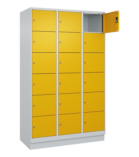C+P Schließfachschrank Evolo PLUS, mit Sockel, 18 Fächer, 1950x1200x500mm, 7035/1004 Goldgelb, 049020-326 S10000