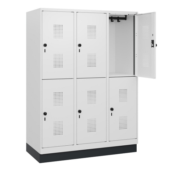 C+P Doppelstöckiger Spind Evolo PLUS, Sockel, 6 Fächer, 1630x1200x500mm, 9016/90, Drehriegel, 0493205-32 S10023