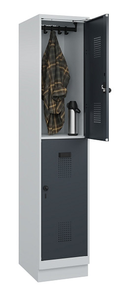 C+P Doppelstöckiger Spind Evolo PLUS, mit Sockel, 2 Fächer, 1950x400x500mm, 7035, RAL 7016 Anthrazitgrau, Drehriegel, 049320-12 S10012