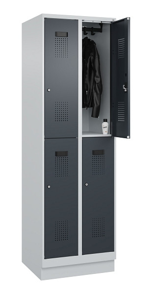 C+P Doppelstöckiger Spind Evolo PLUS, mit Sockel, 4 Fächer, 1950x600x500mm, 7035, Frontfarbe RAL 7016 Anthrazitgrau, Zylinderschloss, 049320-20 S10039
