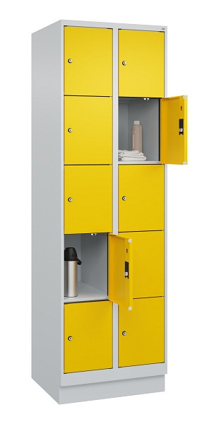 C+P Schließfachschrank Evolo PLUS, mit Sockel, 10 Fächer, 1950x600x500mm, 7035/1, Frontfarbe RAL 1023 Verkehrsgelb, 049020-205 S10001