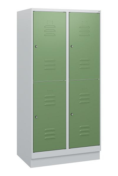 C+P Doppelstöckiger Spind Classic PLUS, Sockel, 2 Abteile, 1630x800x500mm, 7035/6011, Zylinderschlösser, 0803205-22 S10036
