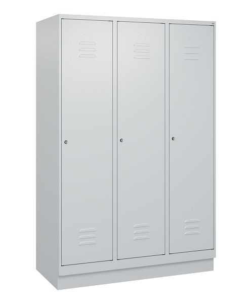 C+P Umkleidespind Classic PLUS mit Mitteltrennwand, Sockel, 3 Abteile, 1800x1200x500mm, 7035/7035, Zylinderschlösser, 0800207-32F S10024