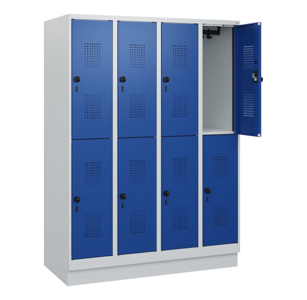 C+P Doppelstöckiger Spind Evolo PLUS, Sockel, 8 Fächer, 1630x1200x500mm, 7035/50, Frontfarbe RAL 5010 Enzianblau, Drehriegel, 0493205-40 S10006