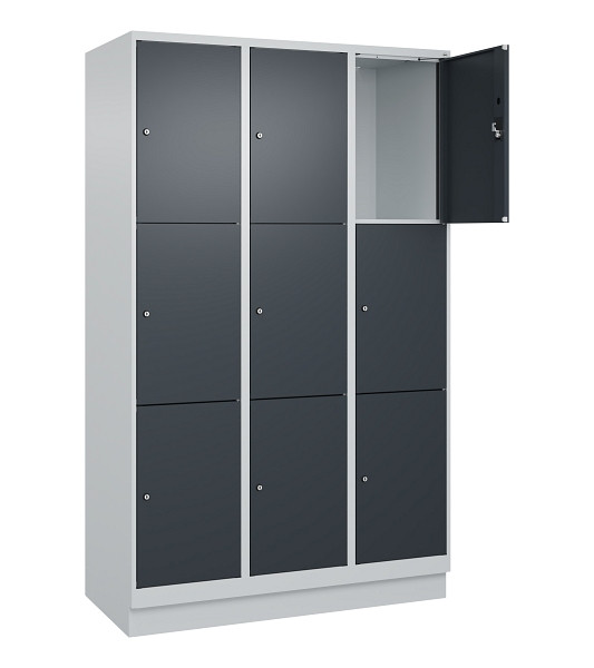 C+P Schließfachschrank Evolo PLUS, mit Sockel, 9 Fächer, 1950x1200x500mm, 7035/7, Frontfarbe RAL 7016 Anthrazitgrau, 049020-323 S10012