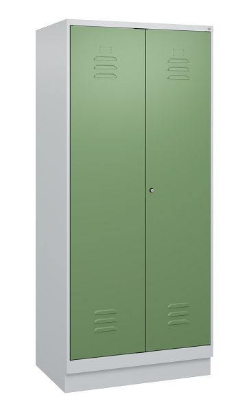 C+P Umkleidespind Classic PLUS, Doppel-Spind, Sockel, 2 Abteile, 1800x800x500mm, 7035/6011, Zylinderschloss, 0800227-22P S10021