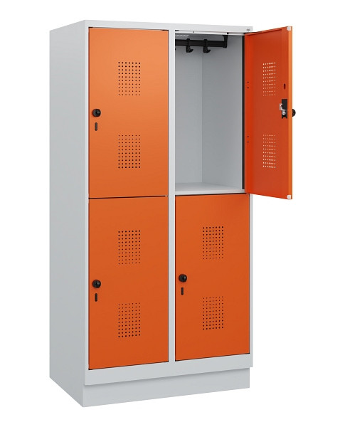 C+P Doppelstöckiger Spind Evolo PLUS, Sockel, 4 Fächer, 1630x800x500mm, 7035/200, Drehriegel, 0493205-22 S10002