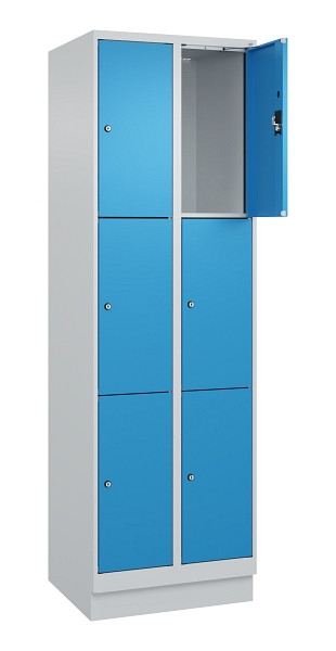 C+P Schließfachschrank Evolo PLUS, mit Sockel, 6 Fächer, 1950x600x500mm, 7035/50, Frontfarbe RAL 5012 Lichtblau, 049020-203 S10007
