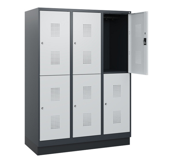 C+P Doppelstöckiger Spind Evolo PLUS, Sockel, 6 Fächer, 1630x1200x500mm, 7016/70, Frontfarbe RAL 7035 Lichtgrau, Zylinderschloss, 0493205-32 S10044