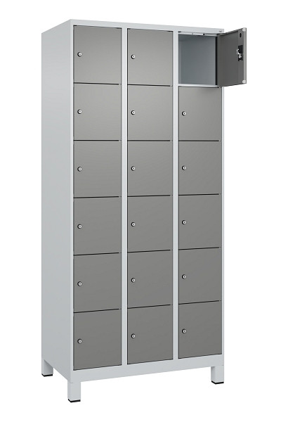 C+P Schließfachschrank Evolo PLUS, mit Füßen, 18 Fächer, 1950x900x500mm, 7035/0, Frontfarbe 0005000 RDS Stahlgrau, 049010-306 S10014