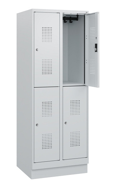 C+P Doppelstöckiger Spind Evolo PLUS, Sockel, 4 Fächer, 1630x600x500mm, 7035/703, Zylinderschloss, 0493205-20 S10040