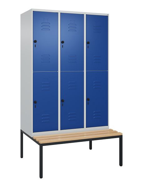 C+P Doppelstöckiger Spind Classic PLUS, 3 Abteile, 2120x1200x815mm, 7035/5010, Drehriegel, Buche-Sitzleisten, mit untergebauter Sitzbank, 0803507-32 S10003