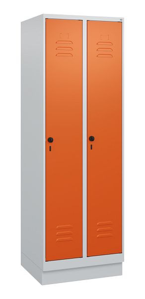 C+P Umkleidespind Classic PLUS, Sockel, 2 Abteile, 1800x600x500mm, 7035/2004, Drehriegel, 0800207-20 S10030
